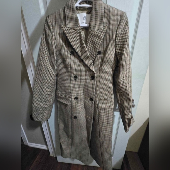 Aritzia Babaton Figure Coat - Picture 3 of 4